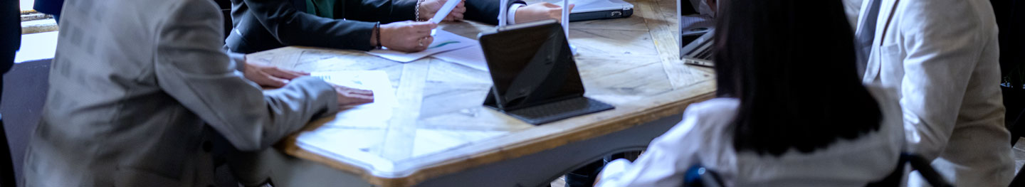 Réunion entre un dirigeant et son CAC pour discuter d’un rapport financier faisant suite à une réserve ou un refus de certification.